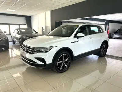 Volkswagen Tiguan 2.0 TDI 150 CV SCR DSG 4MOTION Elegance del 2021 usata a Ferrara
