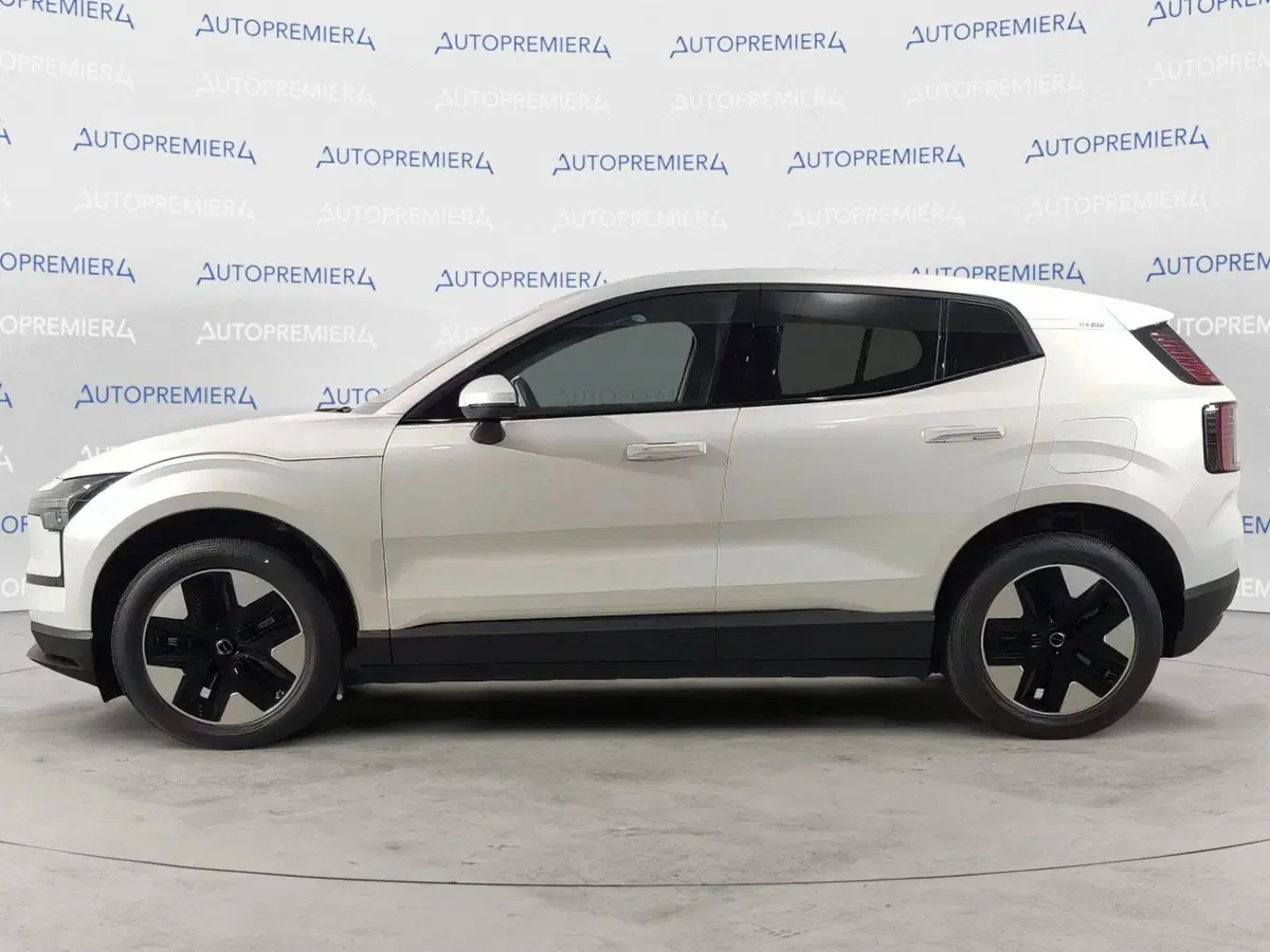 Volvo EX30 nuova a Como (3)