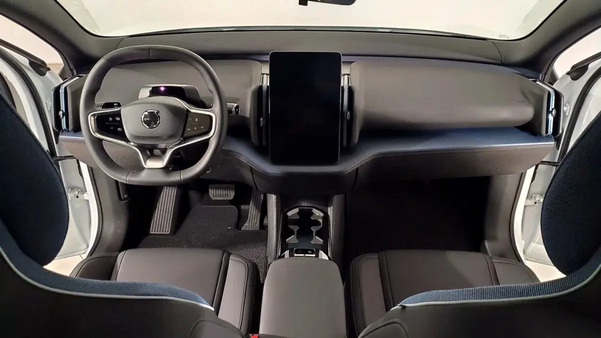 Volvo EX30 nuova a Como (5)