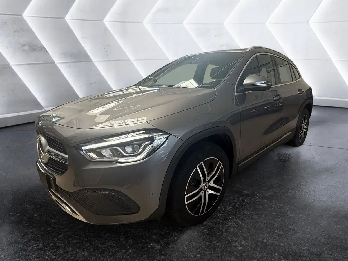 Mercedes-Benz GLA SUV usata a Napoli