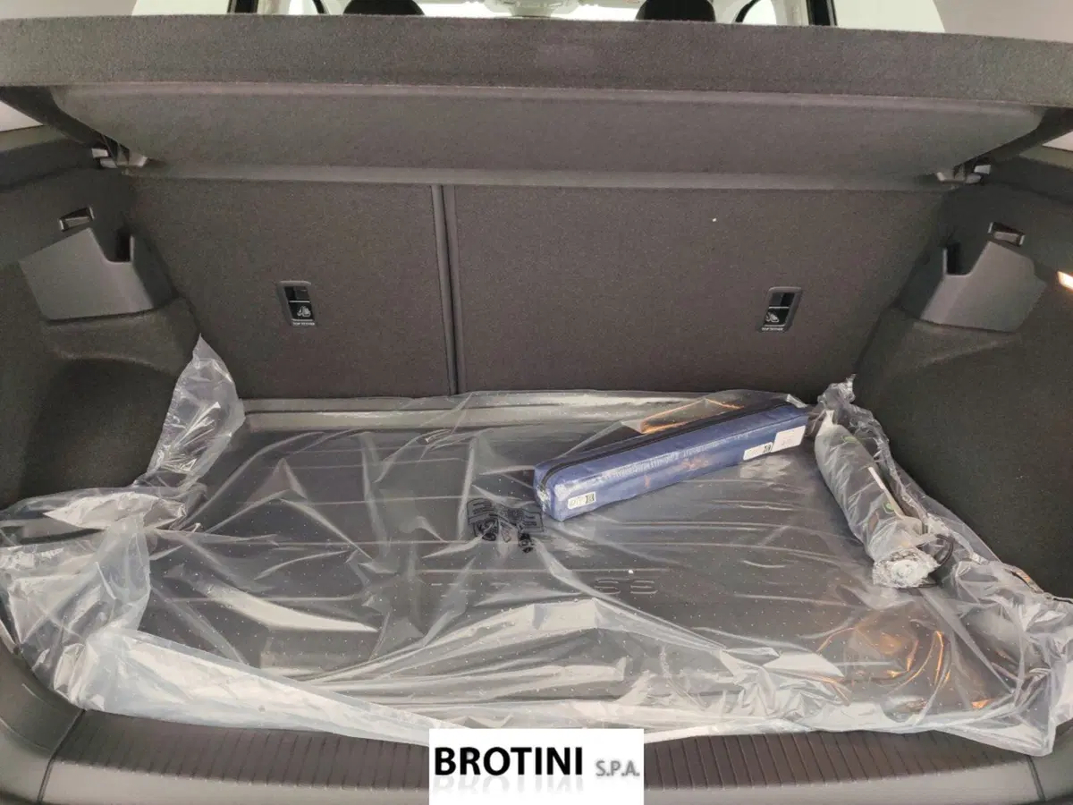 Volkswagen T-Cross nuova a Massa-Carrara (15)