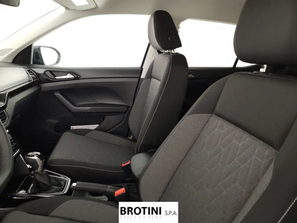Volkswagen T-Cross nuova a Massa-Carrara (9)