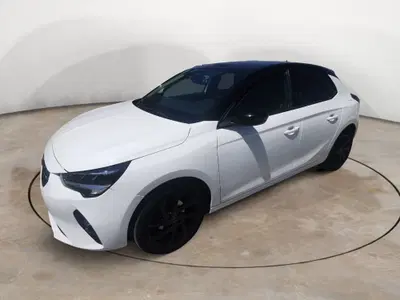 Opel Corsa 1.2 Design &amp; Tech del 2023 usata a Massafra