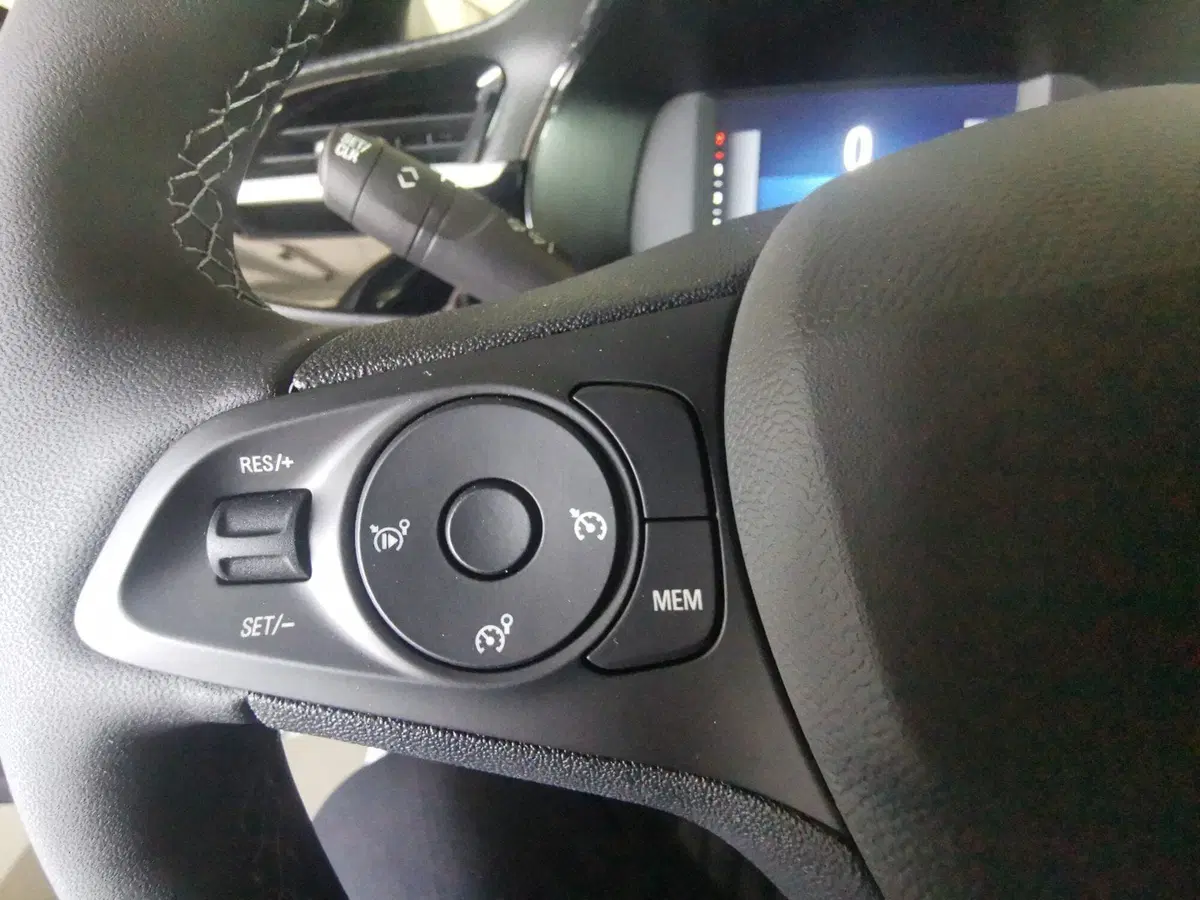 Opel Corsa nuova a Brindisi (11)