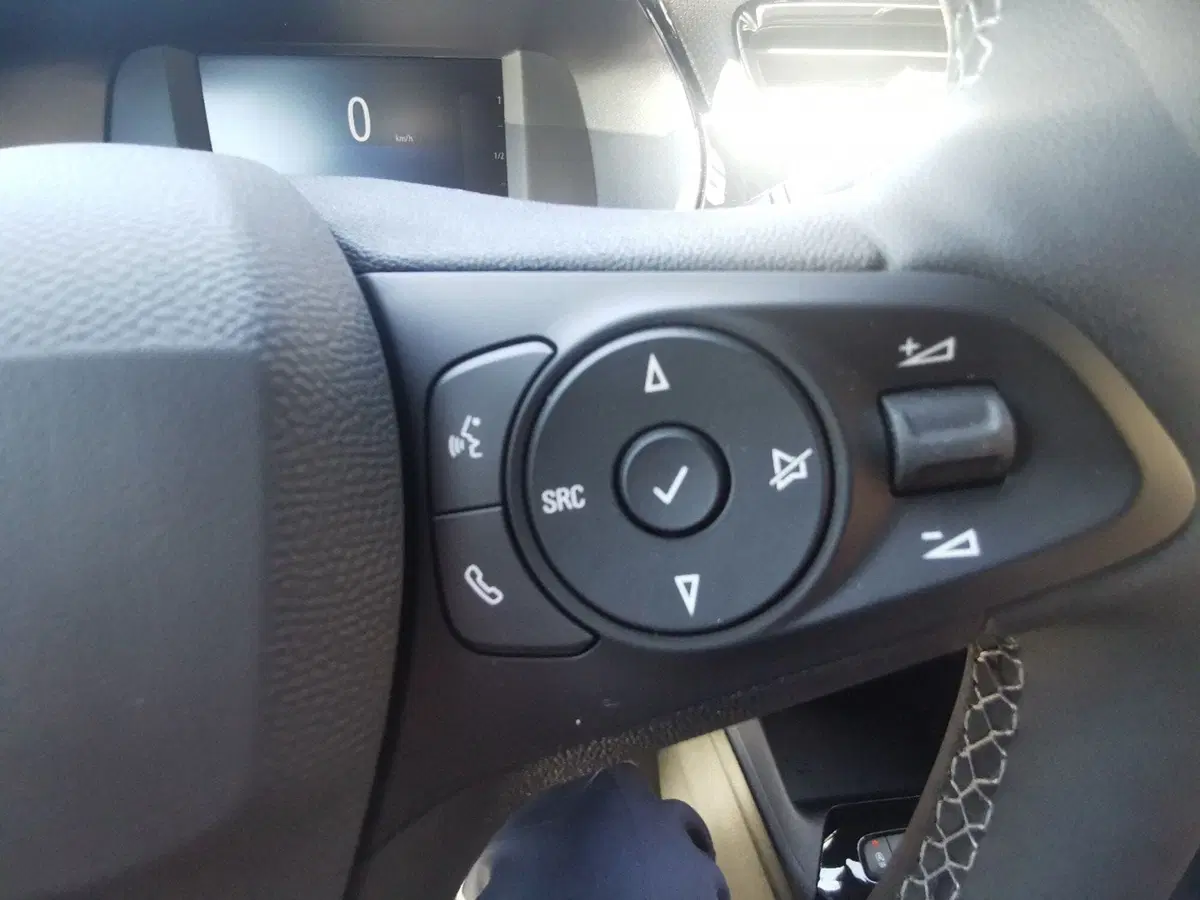 Opel Corsa nuova a Brindisi (19)
