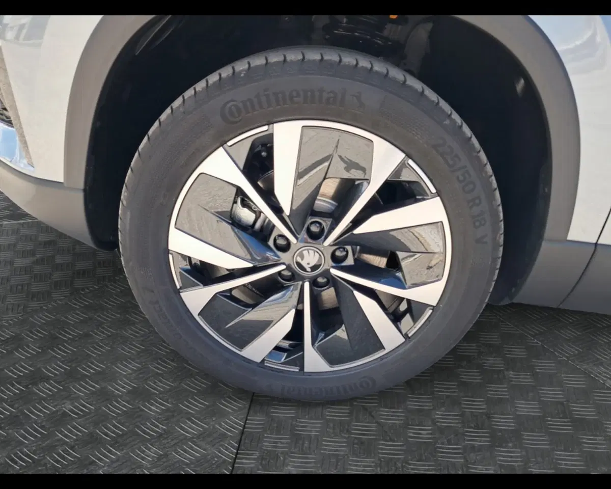 Skoda Karoq nuova a Ravenna (9)