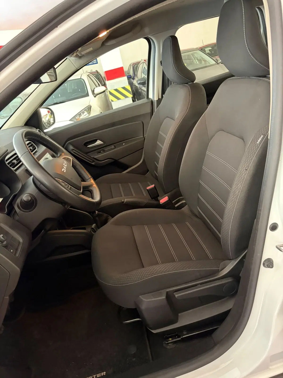 Dacia Duster usata a Milano (13)