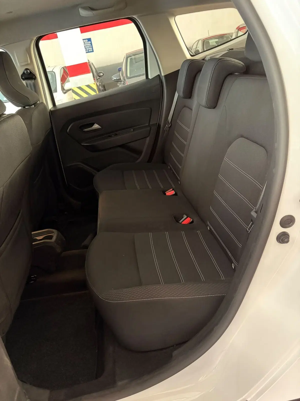 Dacia Duster usata a Milano (15)