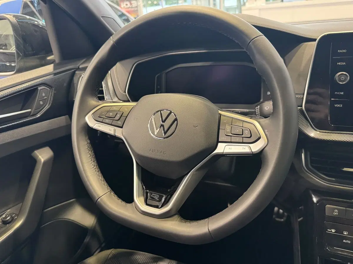 Volkswagen T-Cross usata a Varese (10)