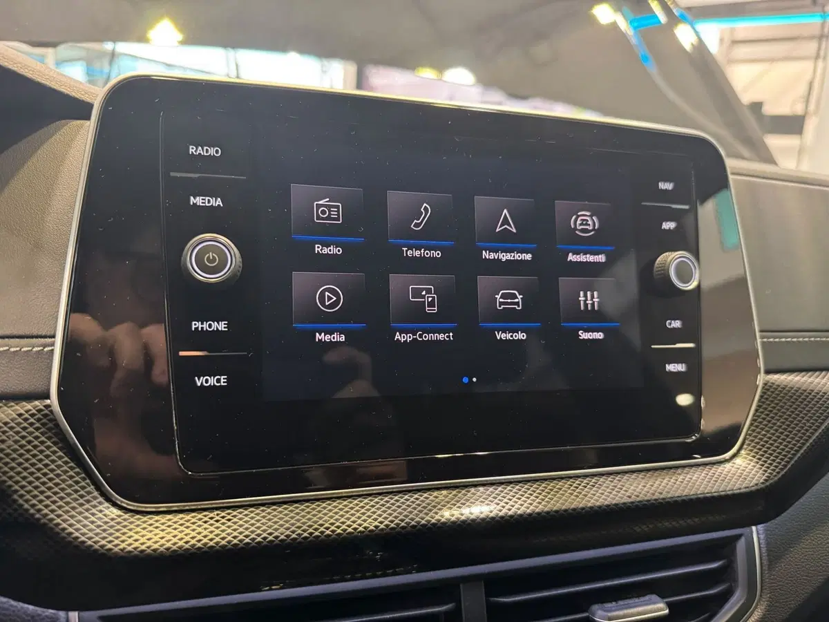 Volkswagen T-Cross usata a Varese (13)