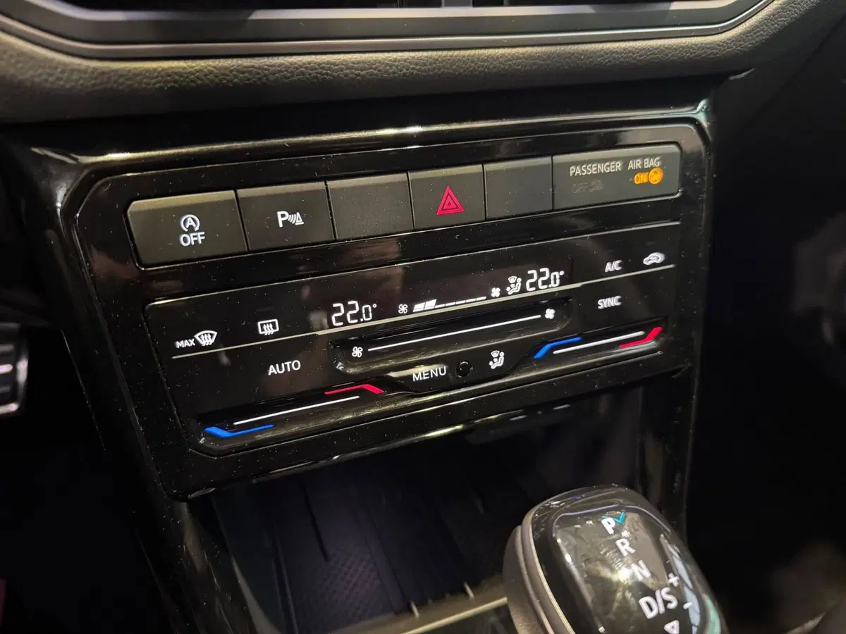 Volkswagen T-Cross usata a Varese (14)