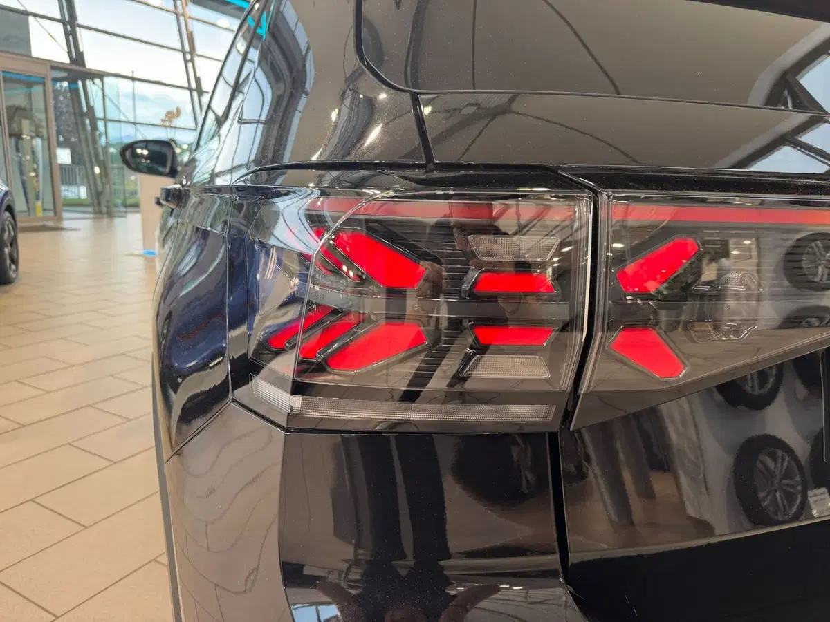 Volkswagen T-Cross usata a Varese (6)