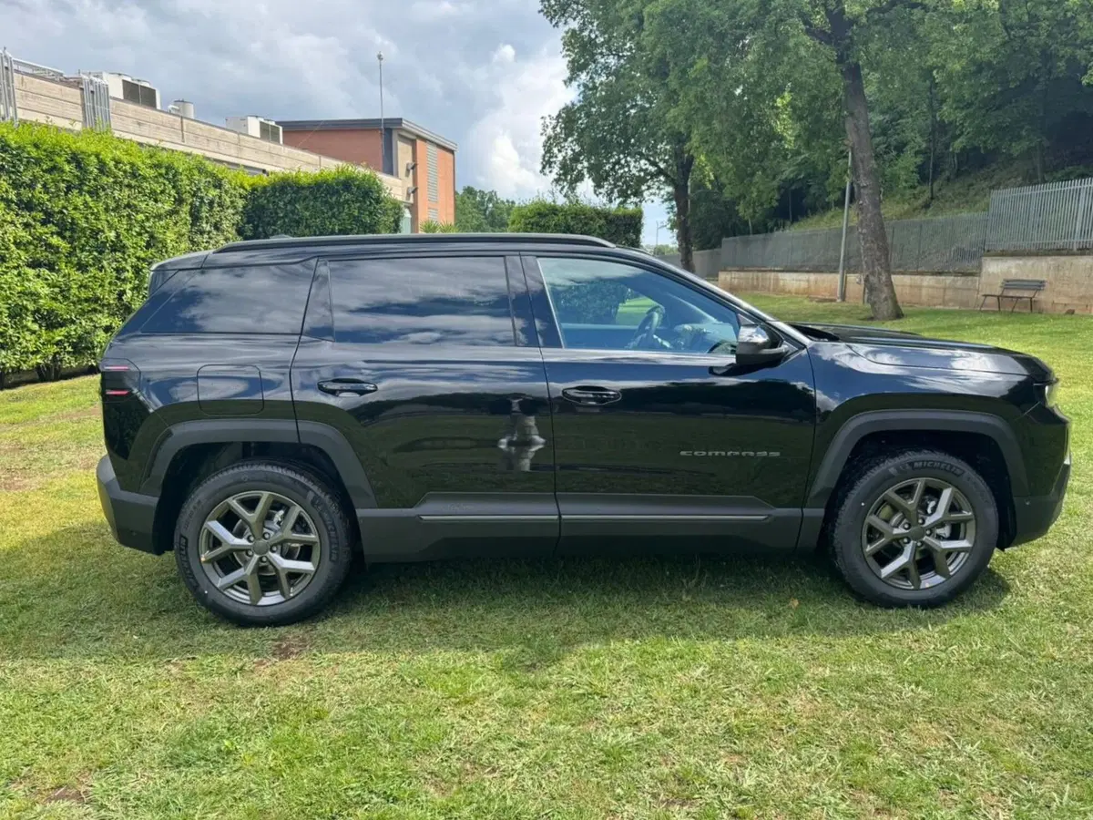 Jeep Compass nuova a Salerno (16)