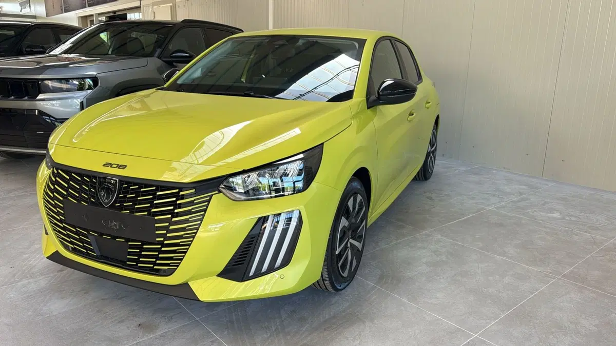 Peugeot 208 nuova a Frosinone