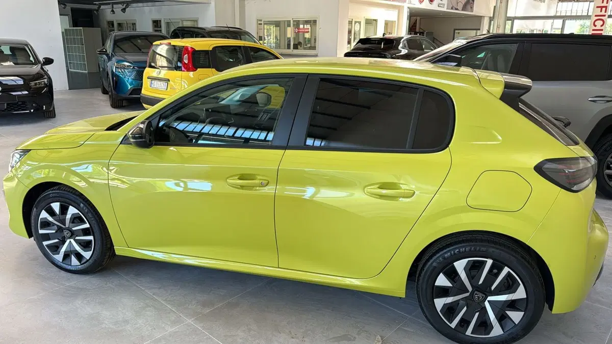 Peugeot 208 nuova a Frosinone (15)