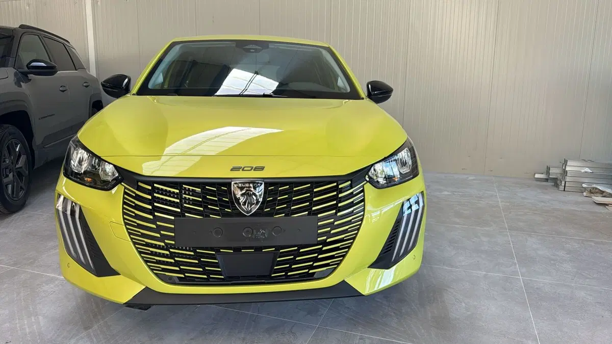 Peugeot 208 nuova a Frosinone (2)