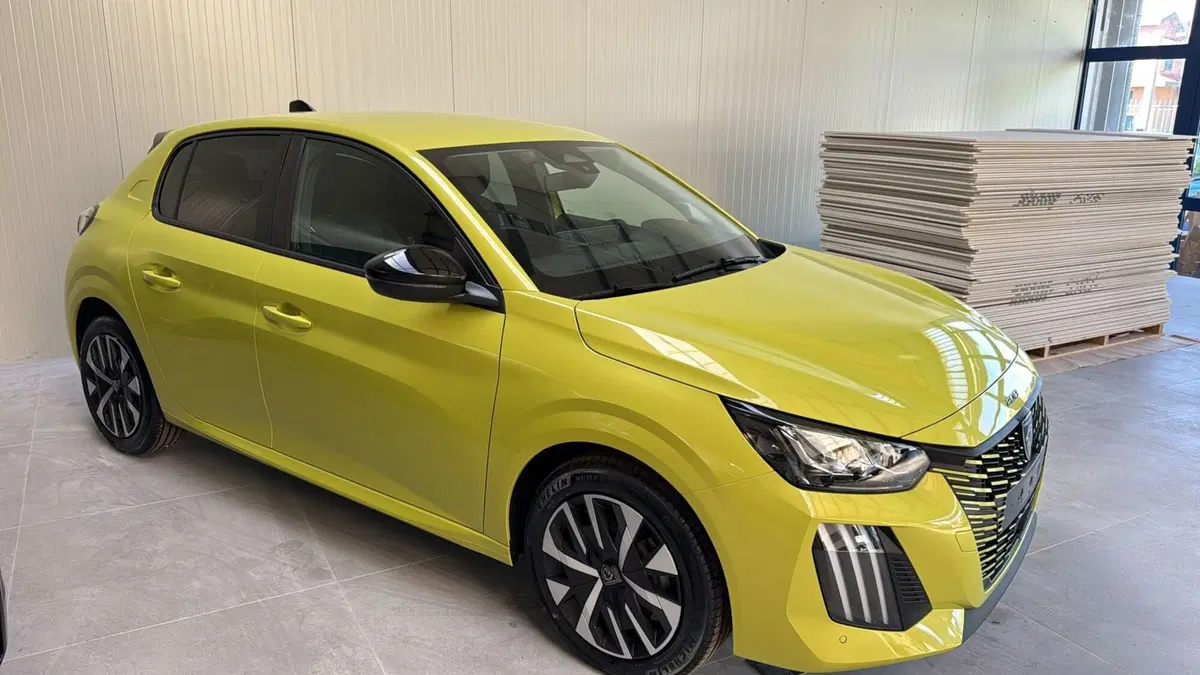 Peugeot 208 nuova a Frosinone (4)