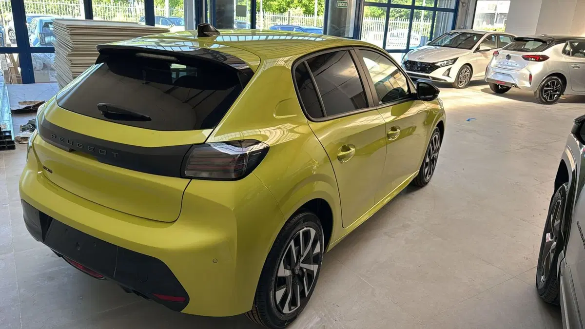 Peugeot 208 nuova a Frosinone (5)