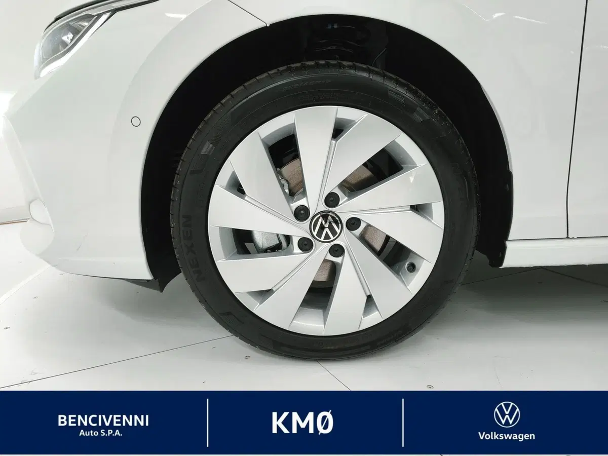 Volkswagen Golf nuova a Catanzaro (14)