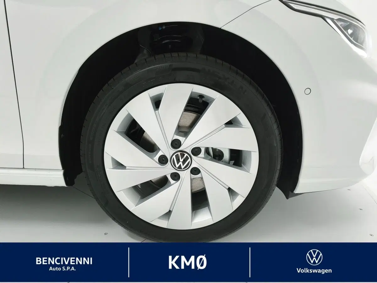 Volkswagen Golf nuova a Catanzaro (7)