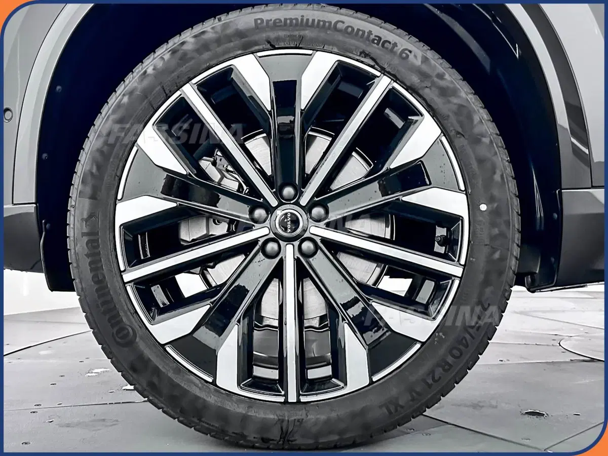 Volvo XC90 nuova a Milano (7)