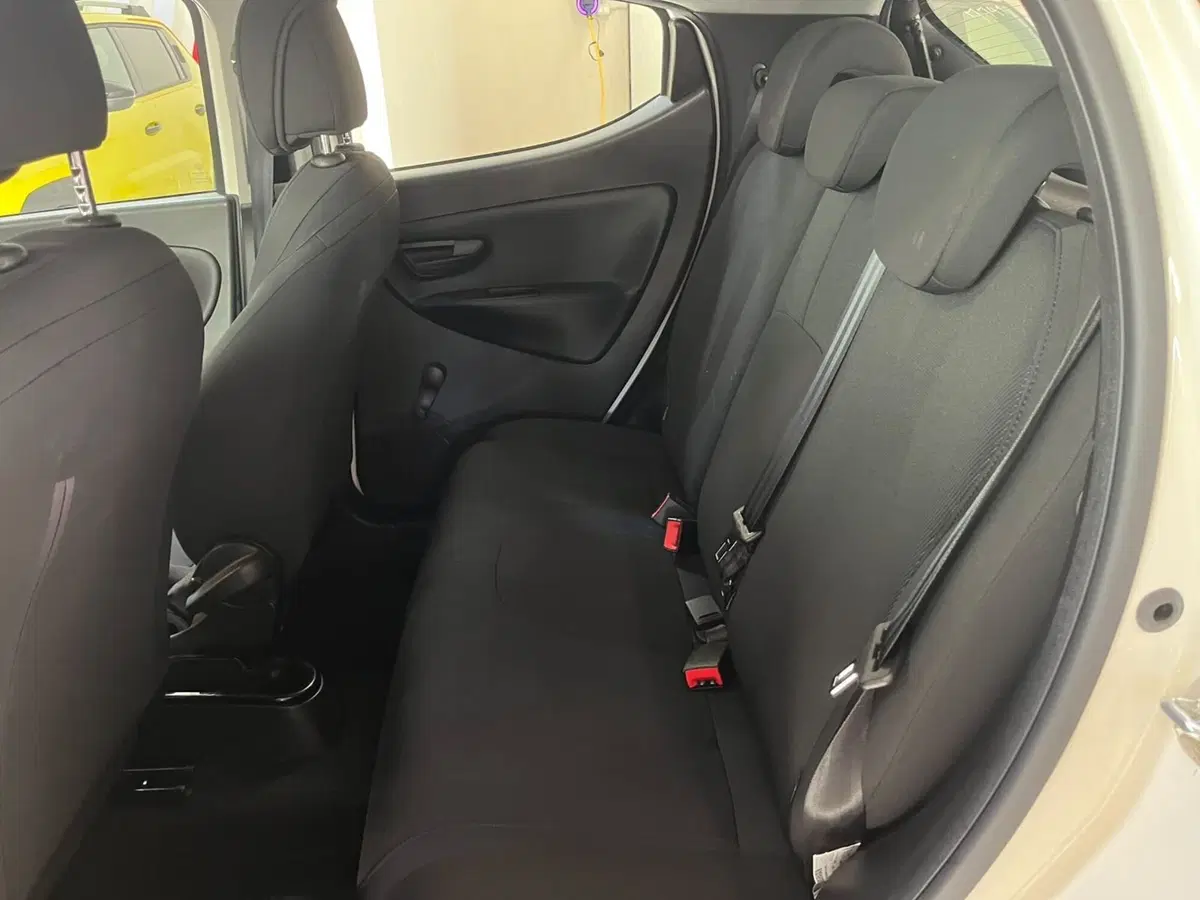 Lancia Ypsilon usata a Lucca (11)