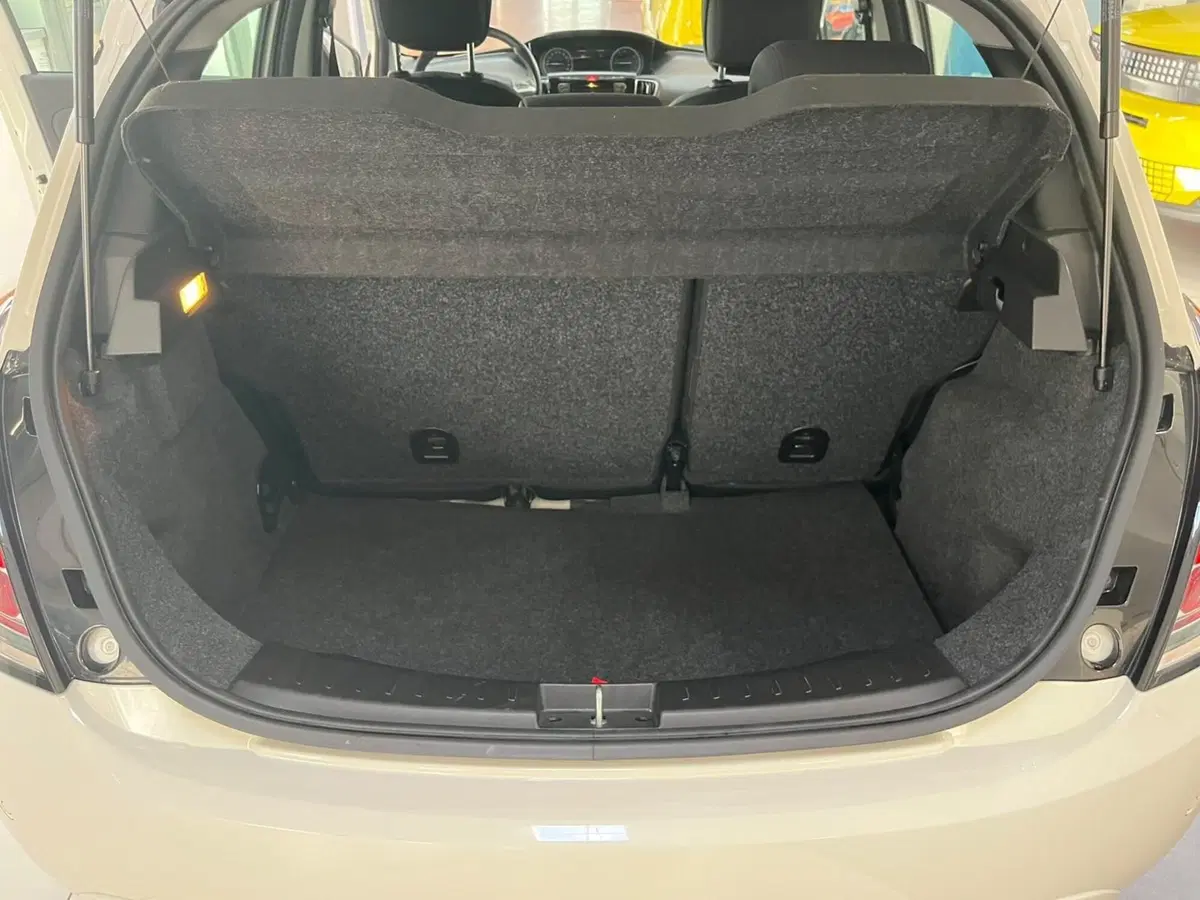 Lancia Ypsilon usata a Lucca (12)