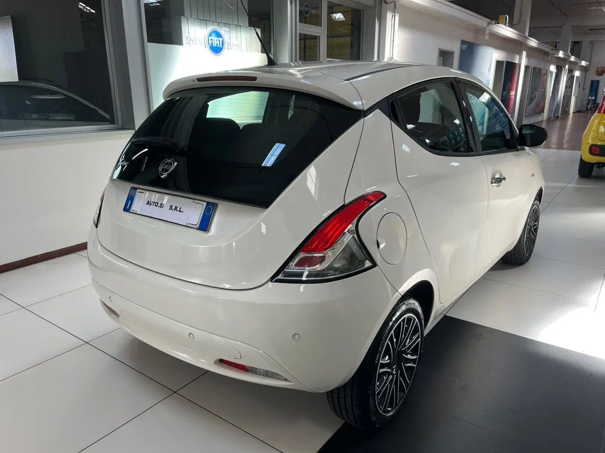 Lancia Ypsilon usata a Lucca (5)