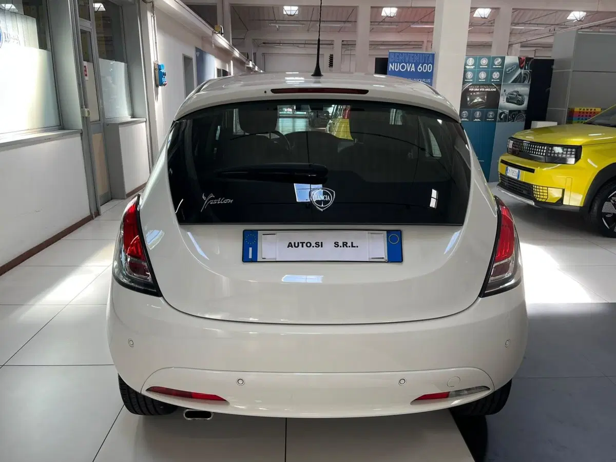 Lancia Ypsilon usata a Lucca (6)