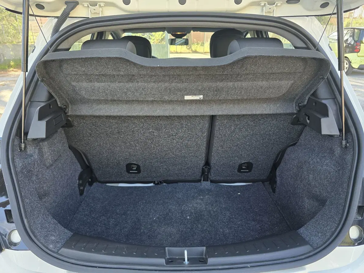 Lancia Ypsilon usata a Massa-Carrara (12)