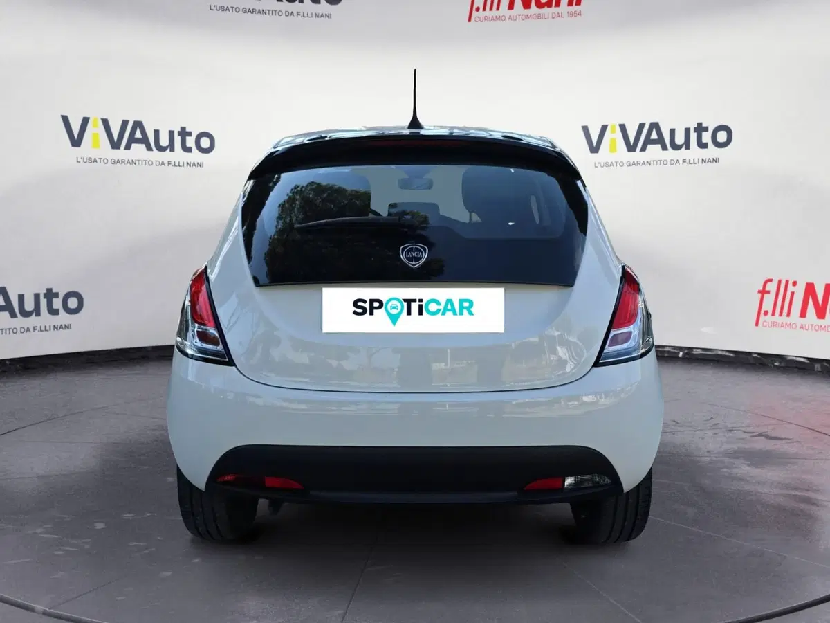 Lancia Ypsilon usata a Massa-Carrara (4)