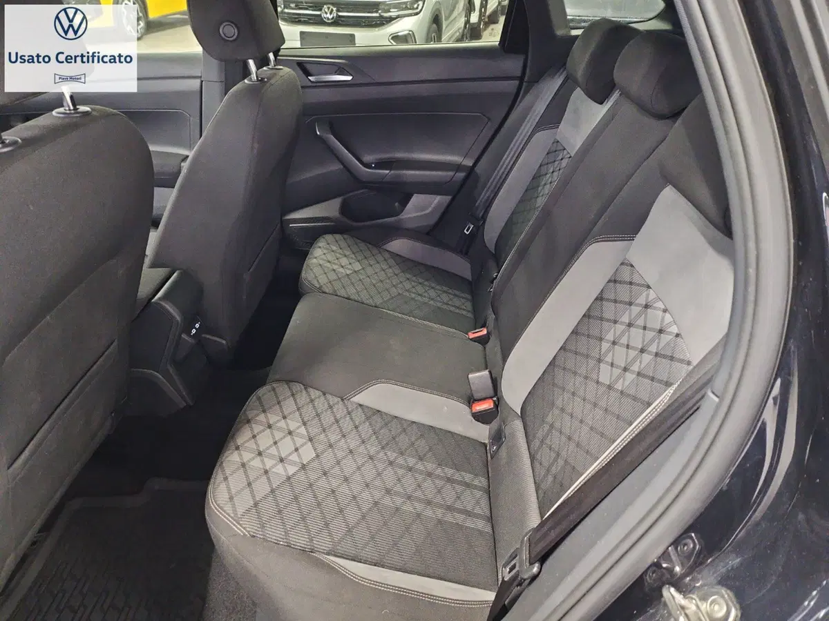 Volkswagen Taigo usata a Genova (11)