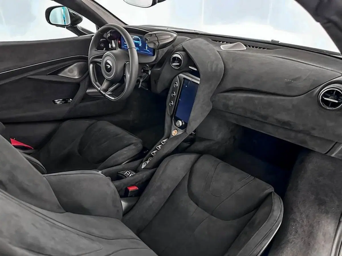 McLaren 750S Cabrio nuova a Milano (13)