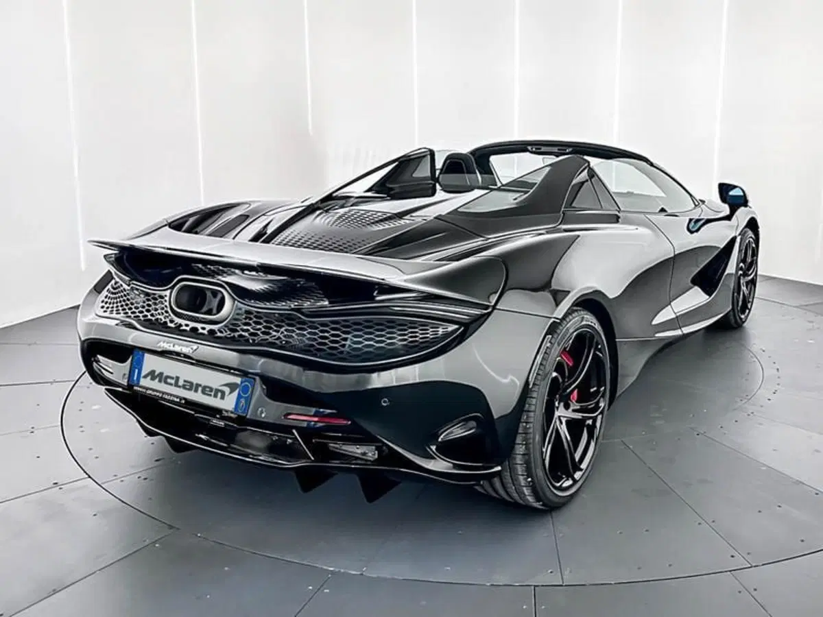 McLaren 750S Cabrio nuova a Milano (8)