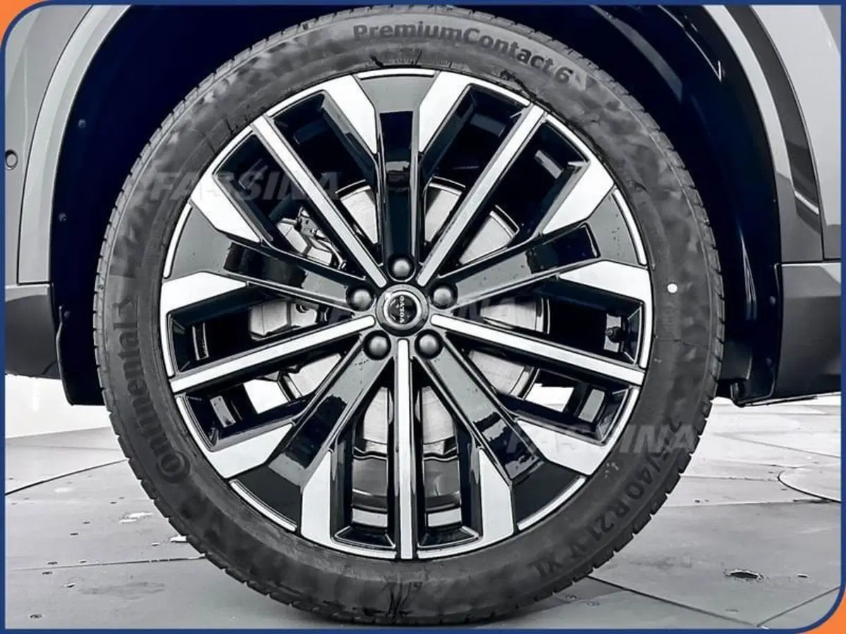 Volvo XC90 nuova a Milano (7)