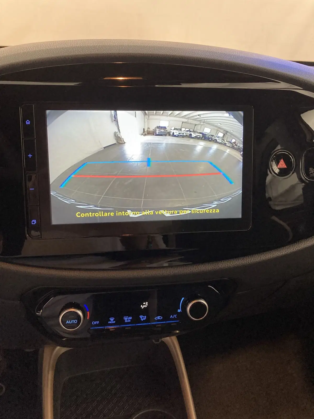 Toyota Aygo X usata a Foggia (11)