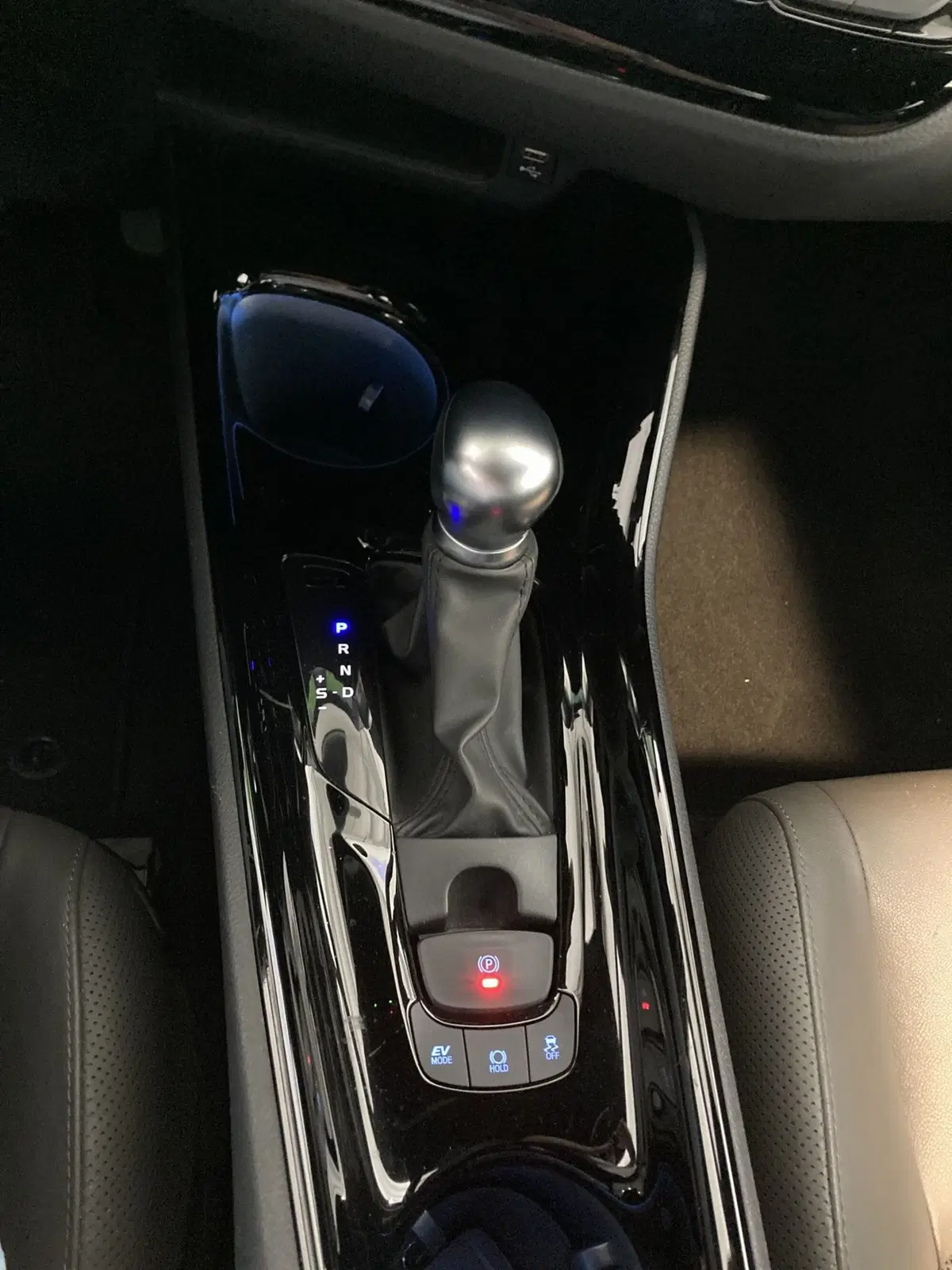 Toyota Toyota C-HR usata a Foggia (11)