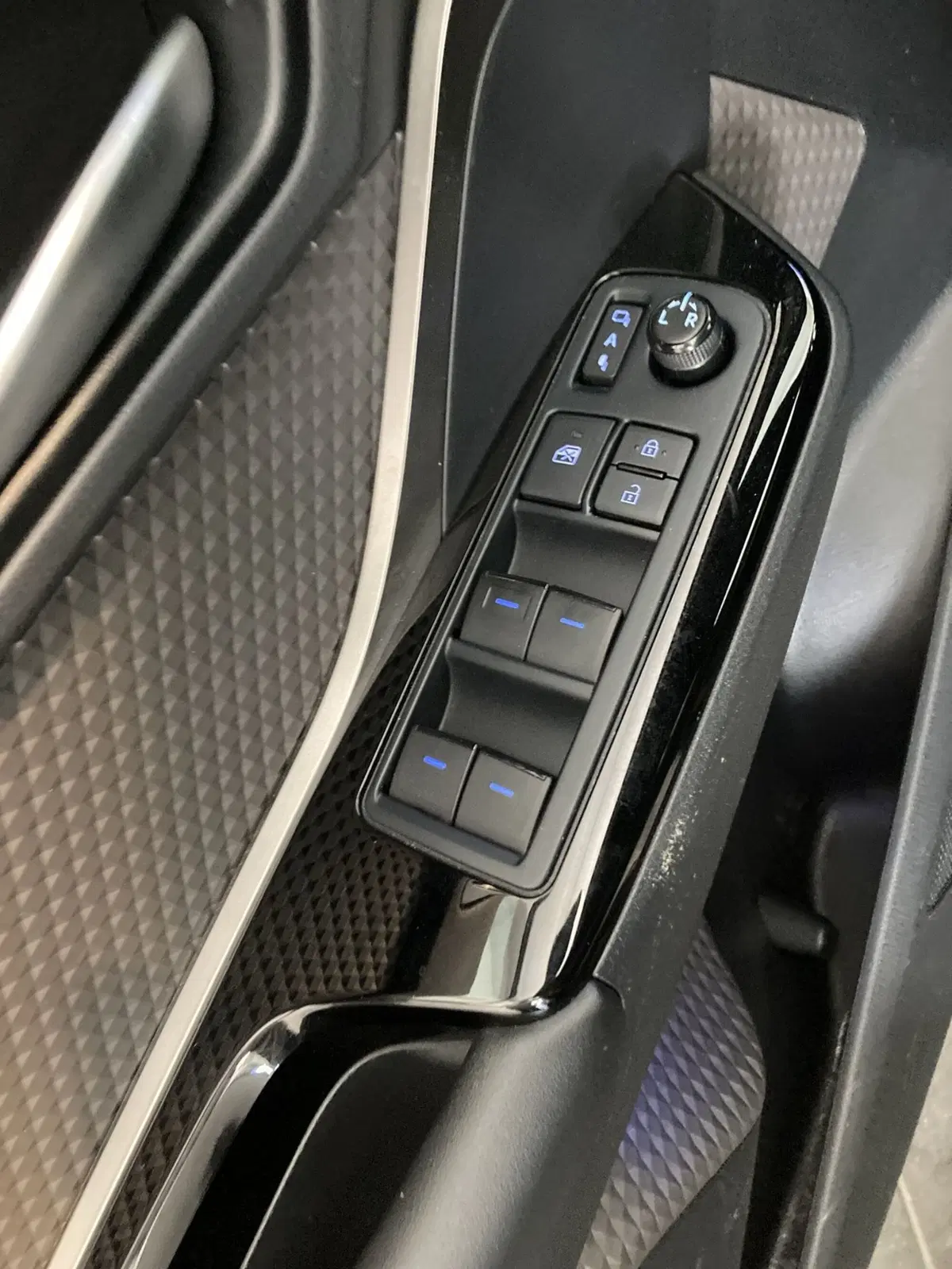 Toyota Toyota C-HR usata a Foggia (12)