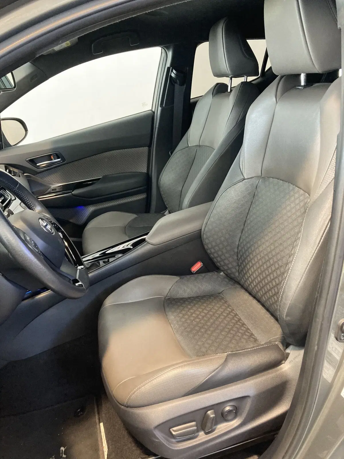 Toyota Toyota C-HR usata a Foggia (6)