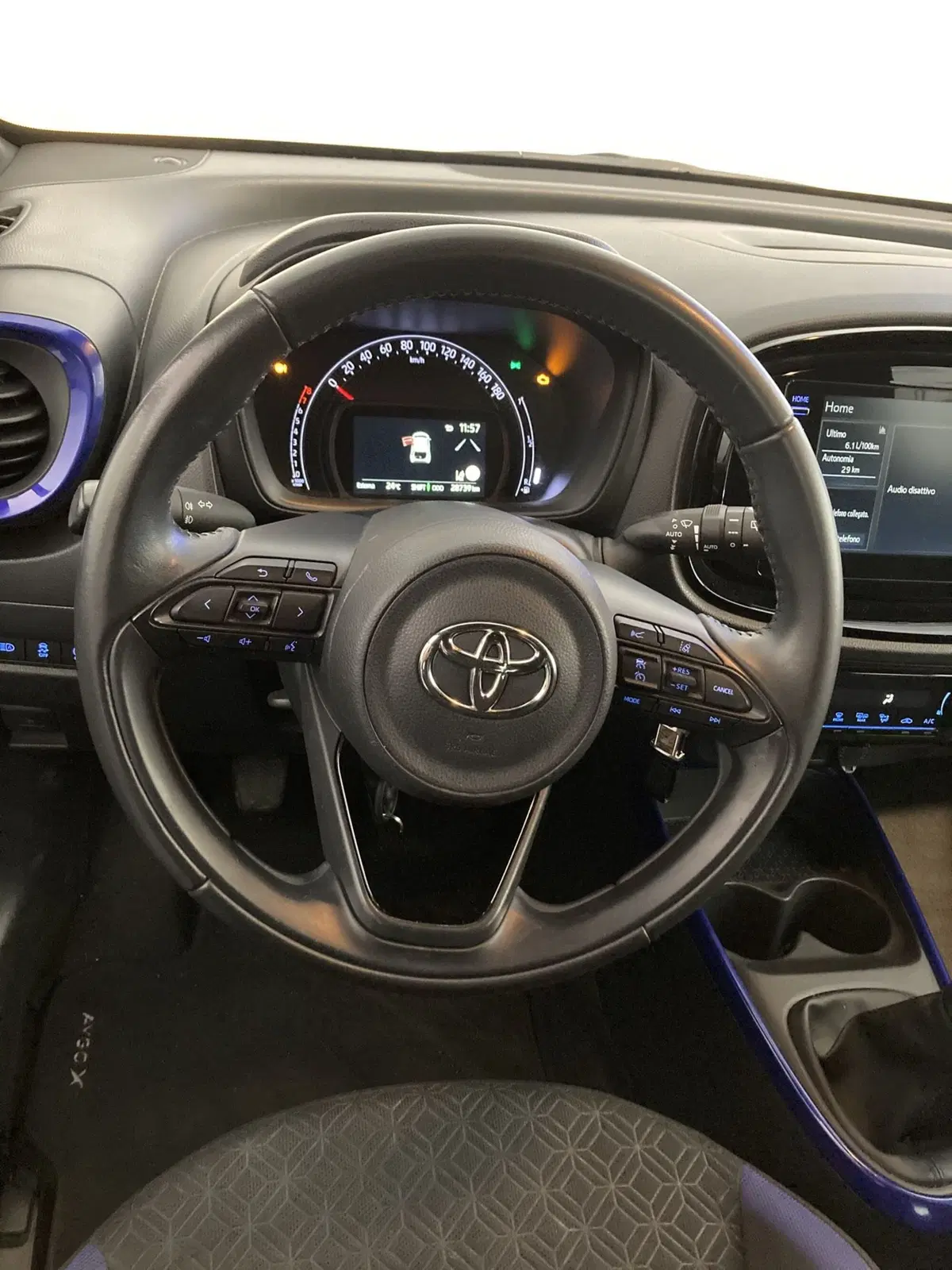 Toyota Aygo X usata a Foggia (13)