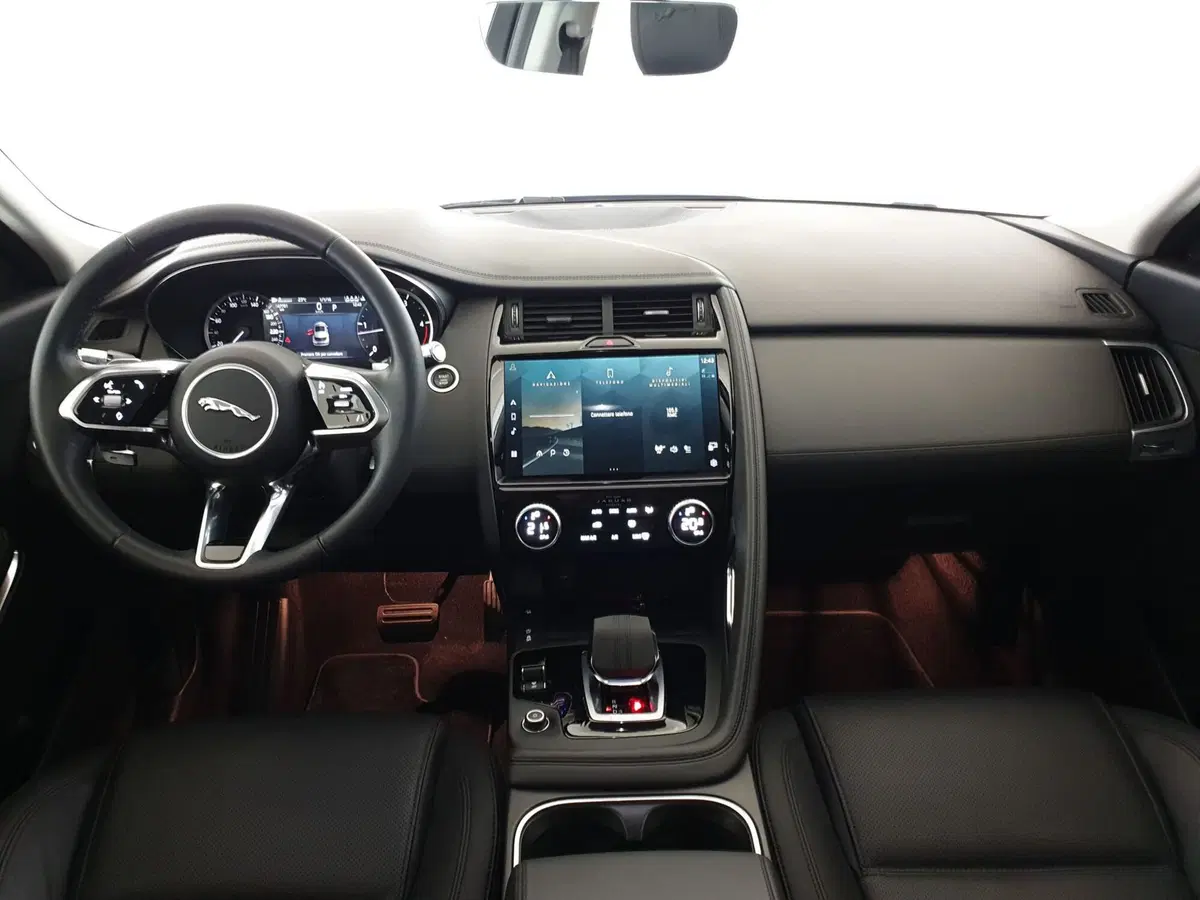 Jaguar E-Pace usata a Monza e Brianza (4)