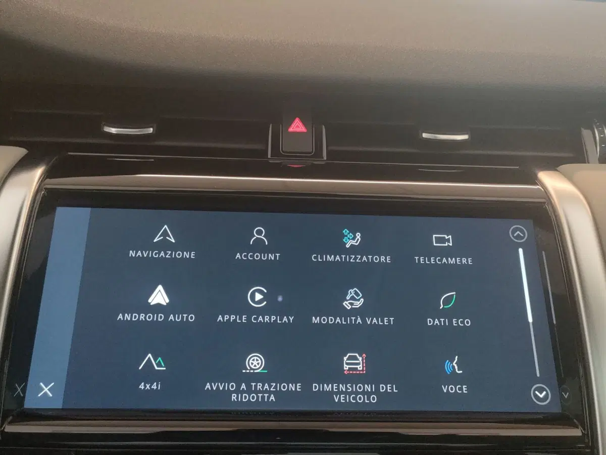 Land Rover Discovery Sport usata a Lecco (17)