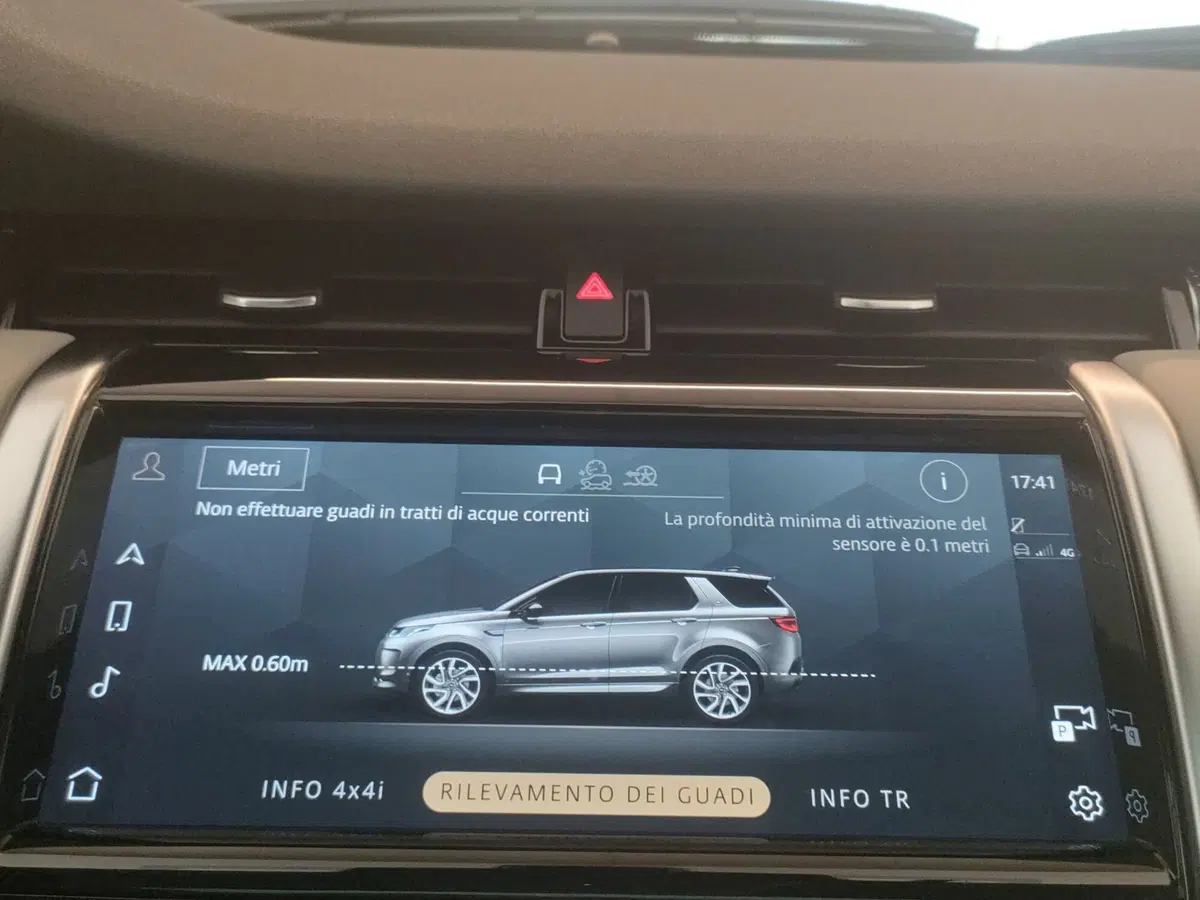 Land Rover Discovery Sport usata a Lecco (18)