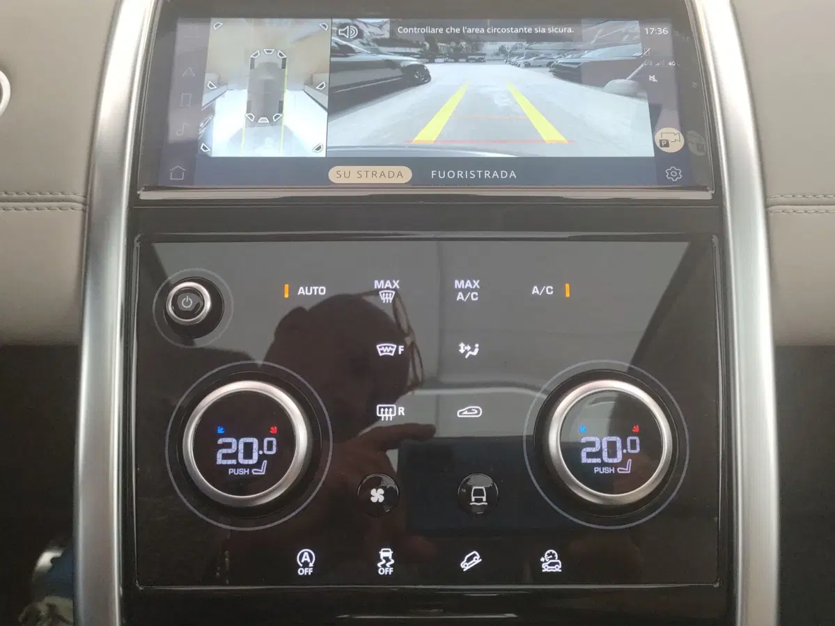 Land Rover Discovery Sport usata a Lecco (20)