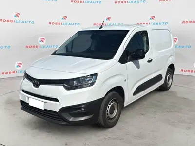 Toyota Proace City Verso City Verso 1.5D 100cv S&amp;S L1 combi Lounge del 2022 usata a Carrara