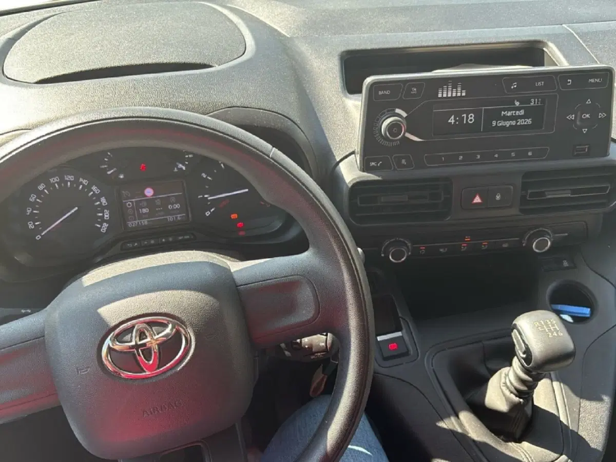 Toyota Proace City Verso usata a Massa-Carrara (13)