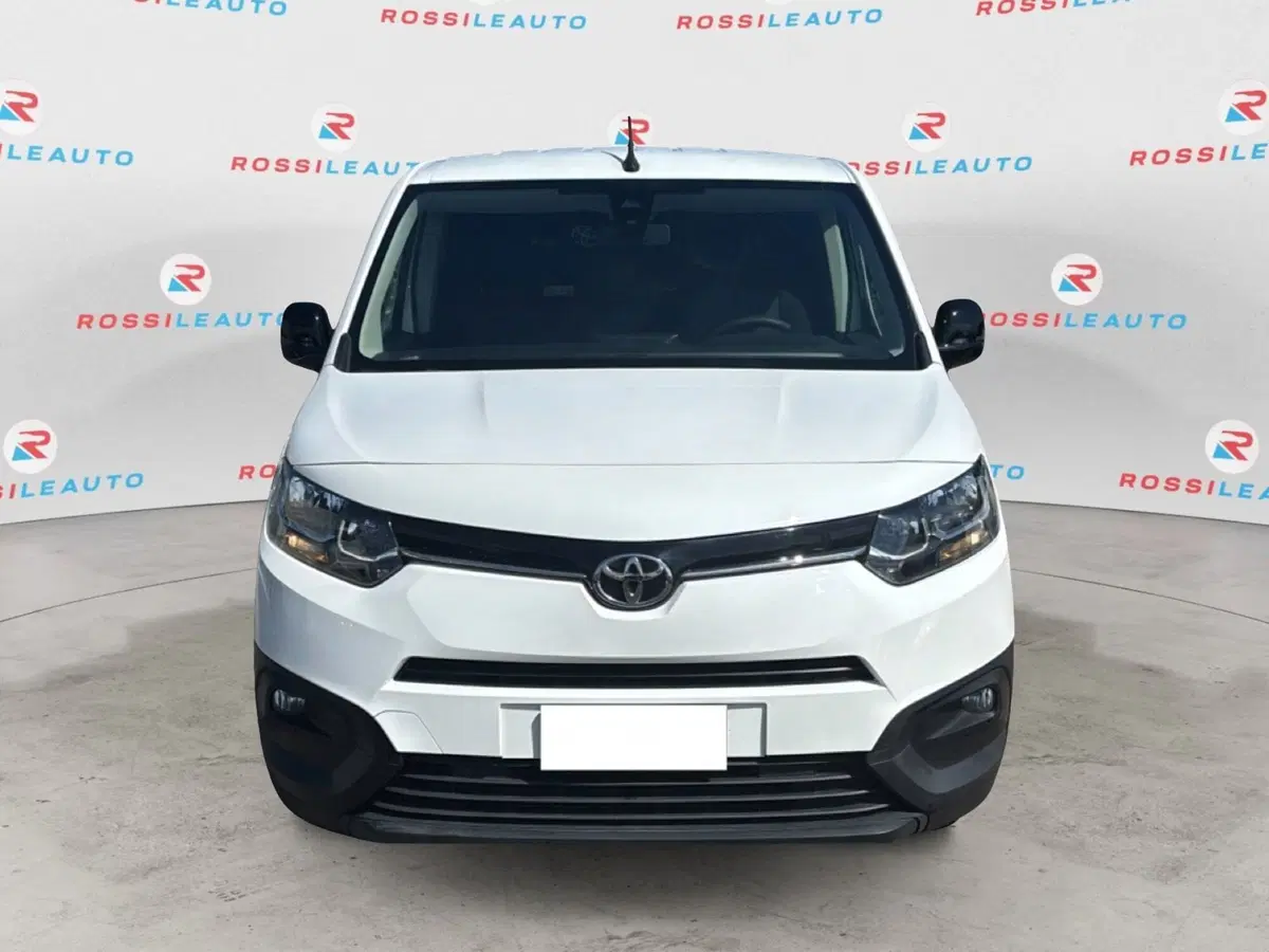 Toyota Proace City Verso usata a Massa-Carrara (2)
