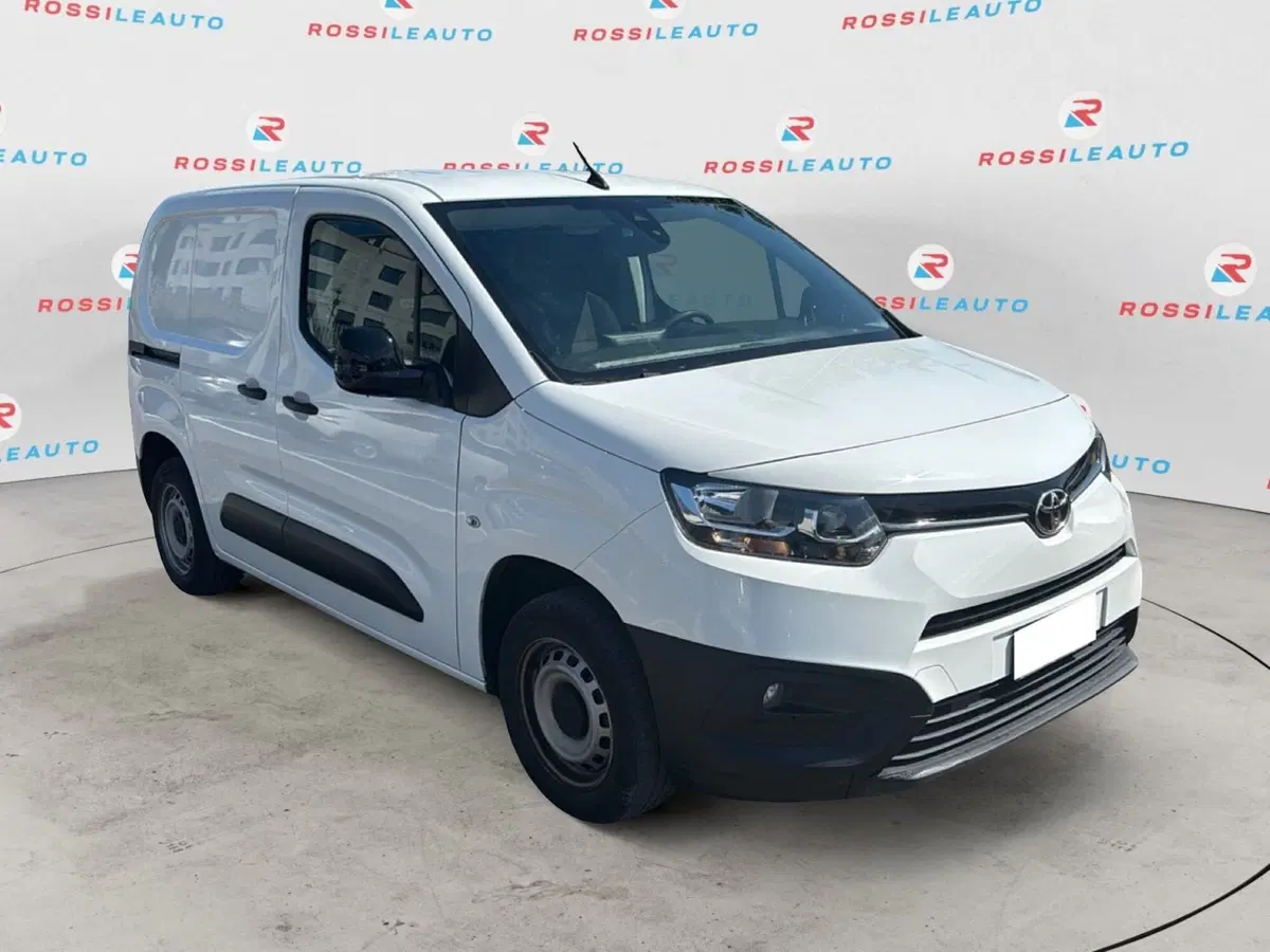 Toyota Proace City Verso usata a Massa-Carrara (3)