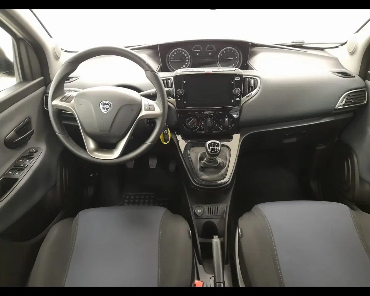 Lancia Ypsilon usata a Alessandria (19)
