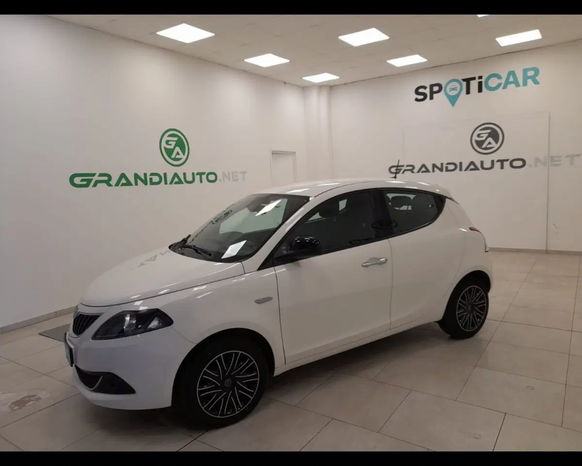 Lancia Ypsilon usata a Alessandria (3)